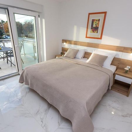 Apartmani Villa Paulo スタリグラード エクステリア 写真