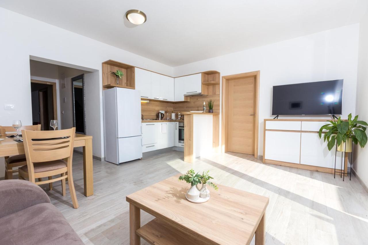 Apartmani Villa Paulo スタリグラード エクステリア 写真