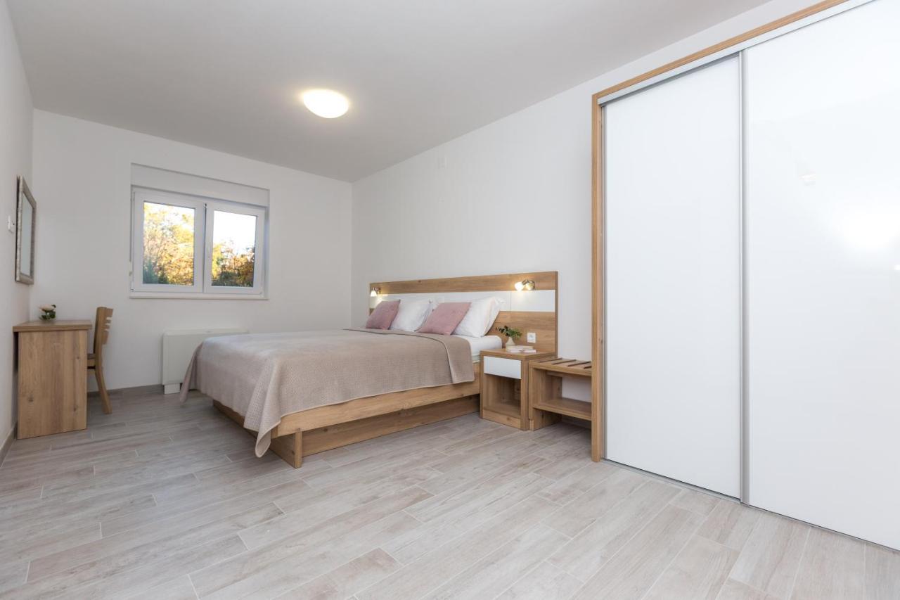 Apartmani Villa Paulo スタリグラード エクステリア 写真