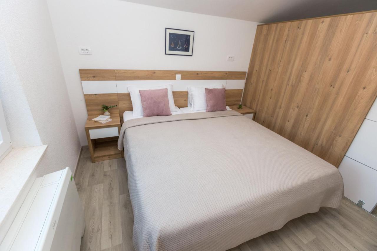 Apartmani Villa Paulo スタリグラード エクステリア 写真