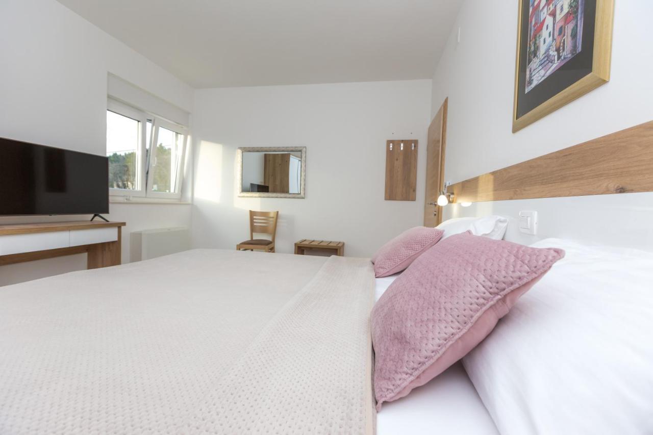 Apartmani Villa Paulo スタリグラード エクステリア 写真