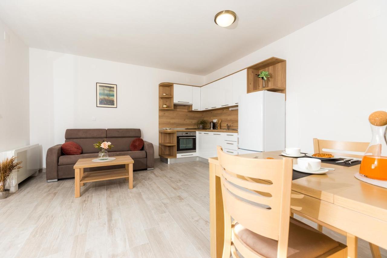Apartmani Villa Paulo スタリグラード エクステリア 写真