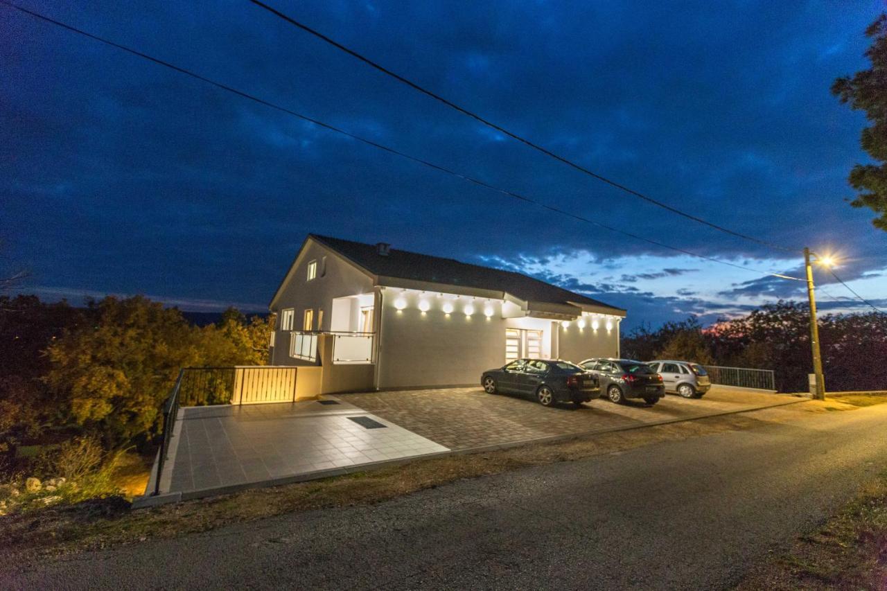 Apartmani Villa Paulo スタリグラード エクステリア 写真
