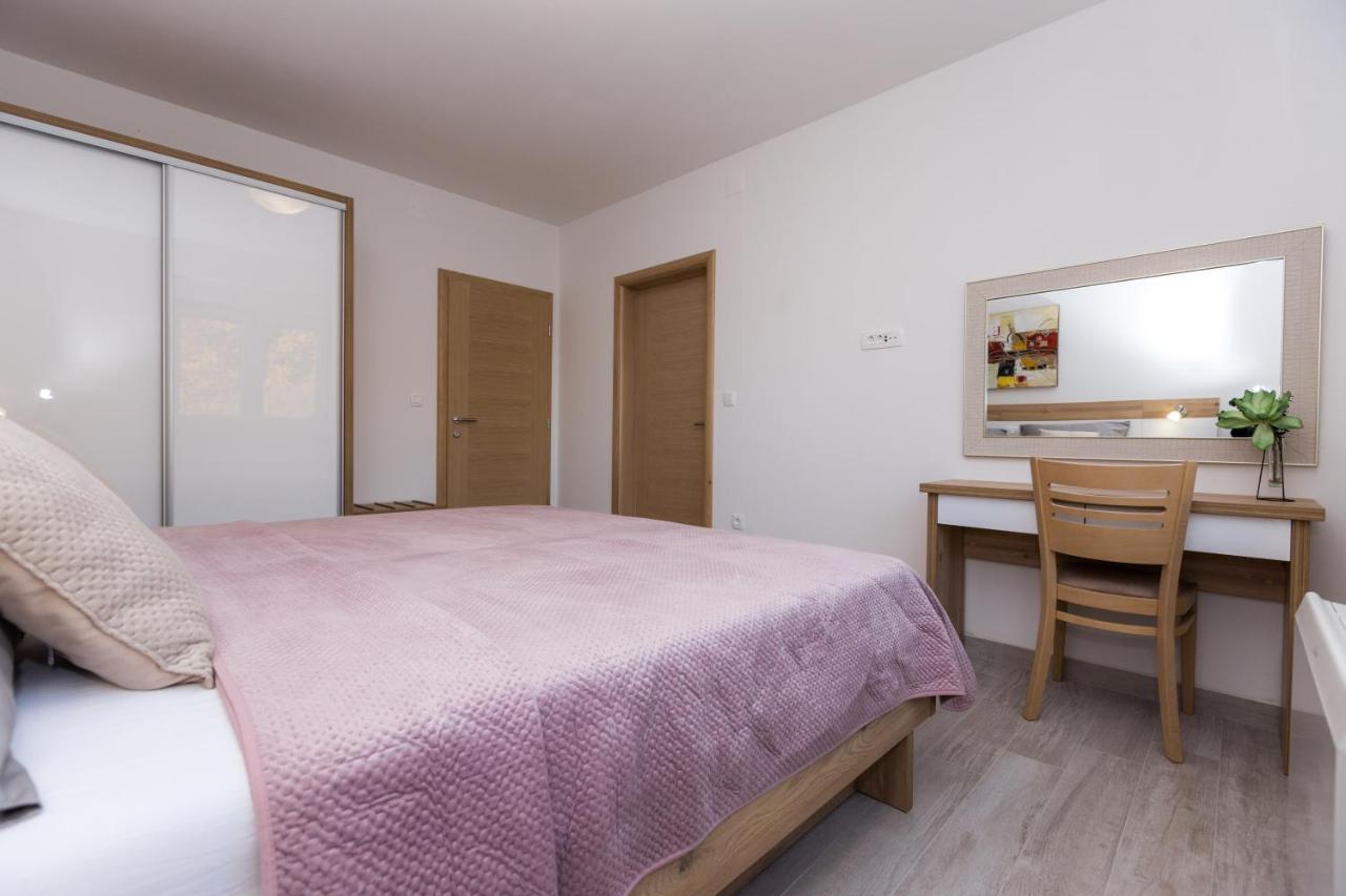 Apartmani Villa Paulo スタリグラード エクステリア 写真